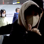 [걸그룹] 블랙핑크 <b>리사</b> 입국··· 깜찍한 눈웃음에 '심쿵'