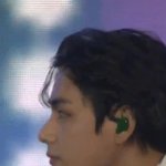<b>뷔</b> 옆모습 너무 예뻐