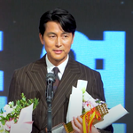 정우성, '<b>헌트</b>' 남우주연상 수상 러블리