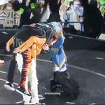 [NCT드림] 일본에서 트더피 마크가 런쥔이한테 업혀서 <b>발</b>동동