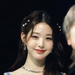<b>홈마</b>랑 눈 마주친 장원영