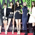 아이브 의상 차이가  심하게 느껴<b>지네</b>