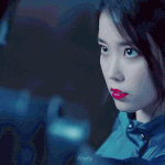 손<b>틈새</b>로 비치는 아이유 참 좋다