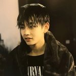 이목구비를 감당하기 어려웠던 데뷔 초 <b>뷔</b>