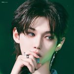 [모두드루와] 와 얘가 목소리초저음이고 멤버들한테 <b>우쭈쭈</b>받는 순둥이래