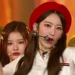 설윤은 4세대 비주얼 거품이었네 ㄷㄷ..<b>gif</b>