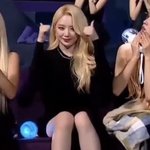 뉴진스 무대 끝나고 슈화 표정 왜이럼?