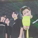 [NCT드림] 대형<b>견들</b> 사이에 낀 용감한 포메같다..