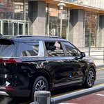 자기 생<b>카</b>에 온 <b>팬들</b>한테 인사해주는 아이돌