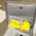 [이것좀봐줘] [또 수정]새 명품 지갑에서 모르는 사람 신분증나옴