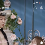 원래 <b>광대뼈</b>에도 하이라이터 발라?