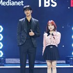 로운 <b>나코</b> 투샷 어떡해 …?