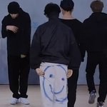 [펜타곤] 혹시 후이님 <b>옷</b> <b>정보</b> 알 수 있을까요..?