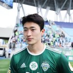 조규성 vs <b>황희찬</b>