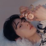 향수보다 얼굴이 먼저 들어오는 모델
