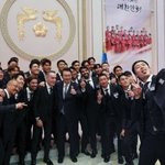 조규성은 혀내미는 <b>포즈</b>를