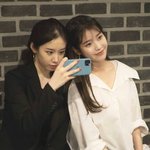 아이유, 지연황재균 결혼식서 축가…동갑내기 ‘절친’ <b>우정</b>