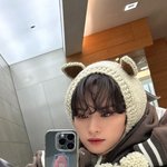 [모두드루와] 얘 애니 스티커 붙이고 다니네 ㅋ