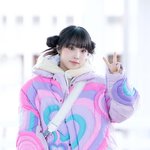 [19] [현장포토] "시.선.강.탈"…<b>최예나</b>, 알록달록 귀요미