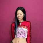 레드벨벳 슬기, 과감한 <b>크롭</b>티+망사 스타킹...무대 비하인드샷 공개