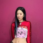 레드벨벳 슬기, 아찔한 <b>망사</b> 스타킹에 핫팬츠...11자 각선미 자랑