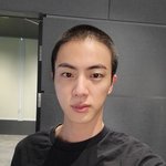 김석진 머리 밀었다