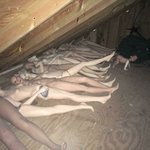 전 세입자가 남긴 <b>음산</b>한 흔적