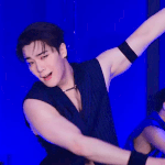 무대 위에서 <b>끼쟁이</b> 자체인 남돌