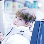 피부도 하얘서 겨울<b>왕자</b>같은 남돌