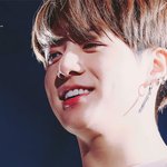 <b>또렷</b>한 눈매에 미친 애교살이 포인트!