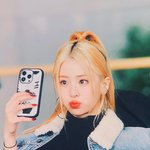배쓰밤 풀고 <b>욕조</b>에 누워잇는데