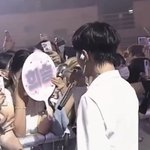 최애가 바로 앞에서 노래 불러주면