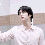 맏형 혼자 셀카 찍는 꼴 못보는 남<b>돌</b>