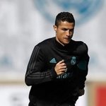 호날두"레알경기장 좀 써도될까요?",페레스회장"<b>물론</b>이지!"