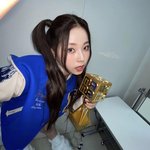 <b>셀카</b> 특이하게 찍는 여돌