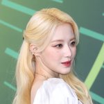 <b>슈화</b> 윈터 하얘서 좋아..