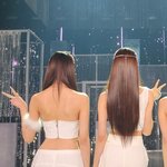 이렇게 보니까 유나 골반 레전드긴 <b>하네</b>