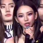 카리나 <b>뒤</b>에 남<b>돌</b> 누구야 성훈임?