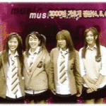 뉴진스 교복 일본교복 아니고 옛날교복이네