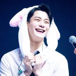 <b>문빈</b> 웃는 거에 미치는 사람