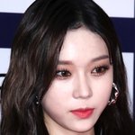 와 근데 윈터 <b>인중</b> 진짜 길긴 하다..