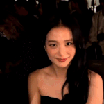 얘들아 <b>남색</b> 가디건 아래에 치마 추천해죠