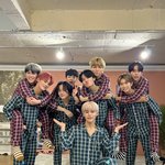 티에프앤 클스마스라고 잠옷 맞춰이은거 <b>귀욥네</b>