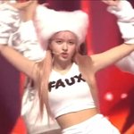 엔믹스 또 <b>모자</b>..