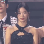 오늘 혼자 시상식 온 카즈하 ㄷㄷ..<b>gif</b>