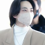 [모두드루와] 어제 공항에서 마스크 거꾸로 쓴 아이돌