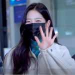 [걸그룹] 르세라핌 카즈하 <b>출국</b>, 청순 그 자체 '눈웃음에 반한다'