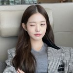 현역 여<b>돌중</b>에서 독기 탑은 얘임