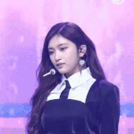 오늘자 아이브 <b>이서</b> 볼하트 졸귀ㄷㄷ