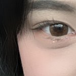 나 애굣살 <b>필러</b> 맞은 거 같지 않음?